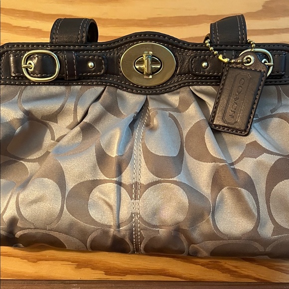 Vintage Coach Brown and Tan Shoulder Bag - Picture 2 of 16